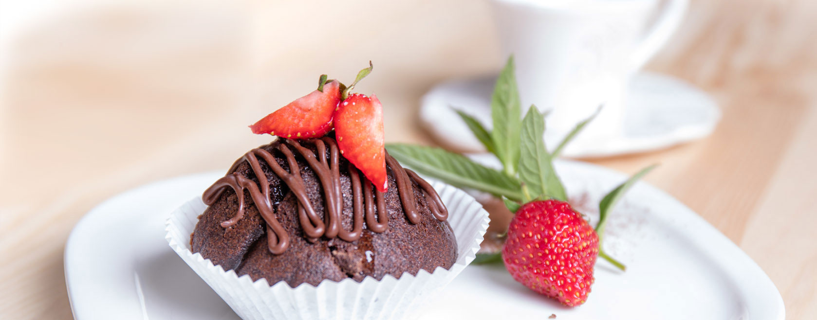 ШОКОЛАДНІ МАФІНИ З ВИШНЕВО-ЛІКЕРНИМ СИРОПОМ