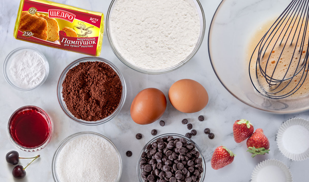 ШОКОЛАДНІ МАФІНИ З ВИШНЕВО-ЛІКЕРНИМ СИРОПОМ